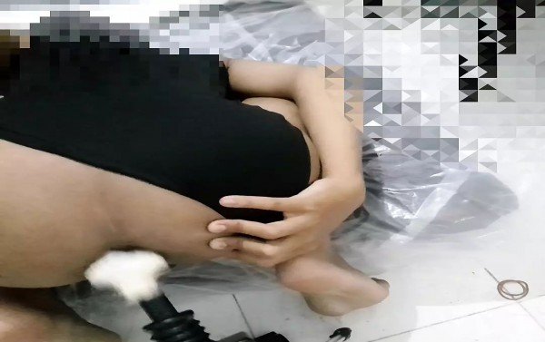 Pantat femboy Unrealme17 dihancurkan oleh mesin sialan
